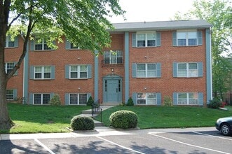 Building Photo - 242 Crocker Dr
