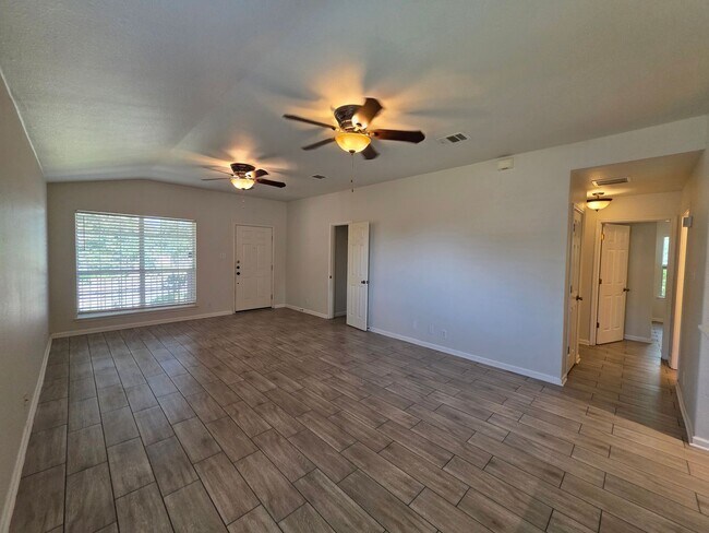 Building Photo - 129 Crane Crest Dr