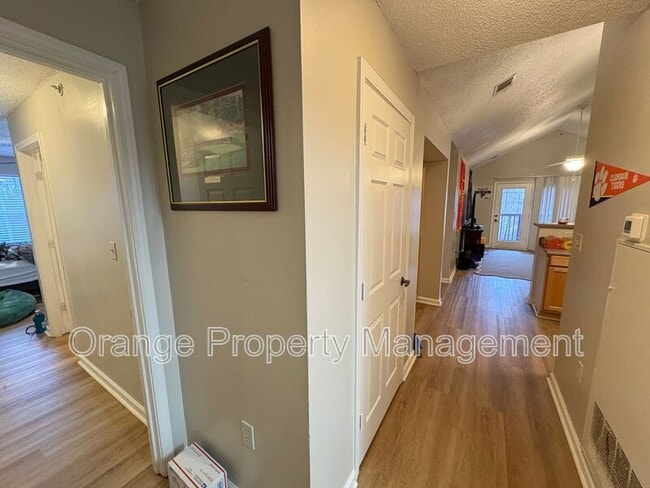 Foto del edificio - 1331 Harts Ridge Dr