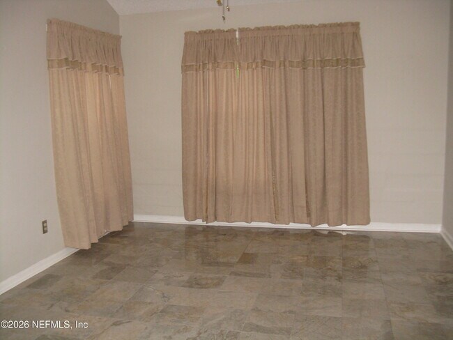 Foto del edificio - 8464 3 Creeks Blvd