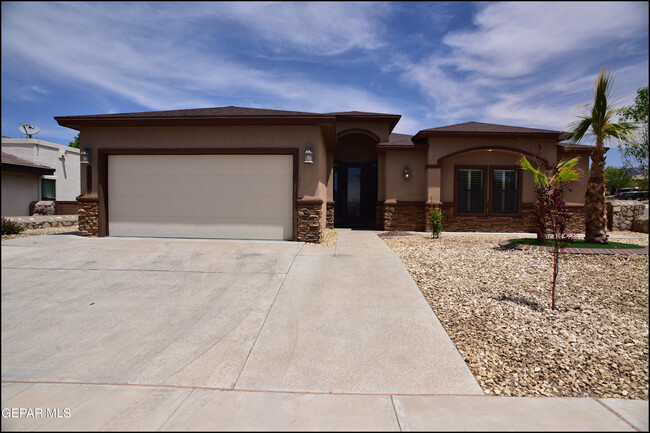 Building Photo - 7337 Black Mesa Dr