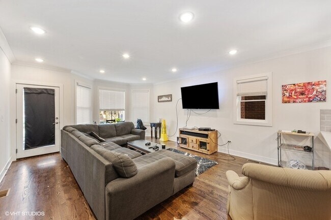 Foto del edificio - 1245 W Nelson St