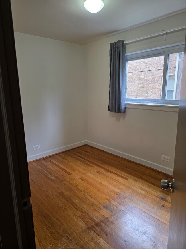 Foto del edificio - 8206 Kilpatrick Ave