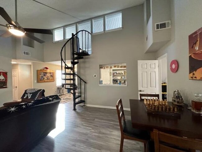 Building Photo - 611 Legion Dr