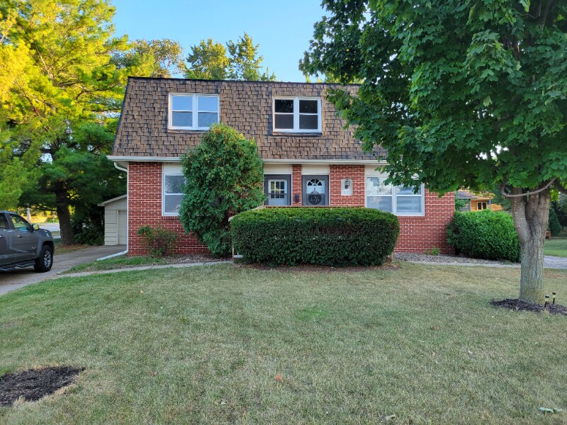 Primary Photo - 1023 SE Uehlamar Dr