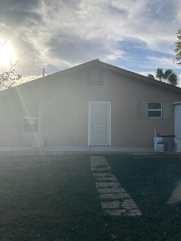 Foto del edificio - 1409 S Milmo Ave