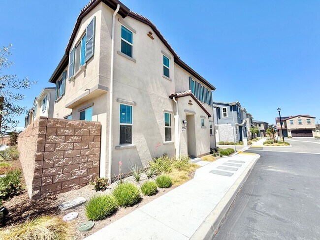 Foto del edificio - Turnkey Riverwalk Village 4 Bedroom Home with INCLUDED Solar, Upgrades & Prime Location
