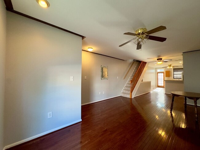 Building Photo - Charming 2Bed/3Bath in Greektown