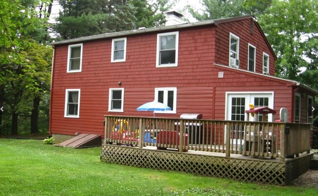 Foto del edificio - 803 Stonehouse Rd