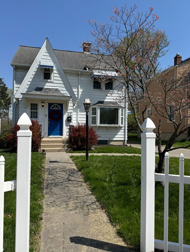 Building Photo - 32 Verlyn Ave