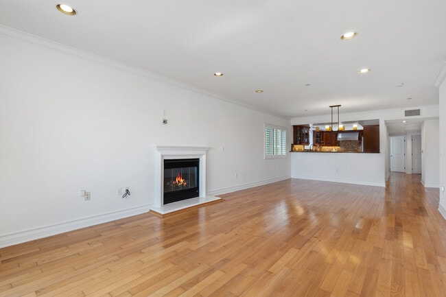 Building Photo - 1246 Armacost Ave