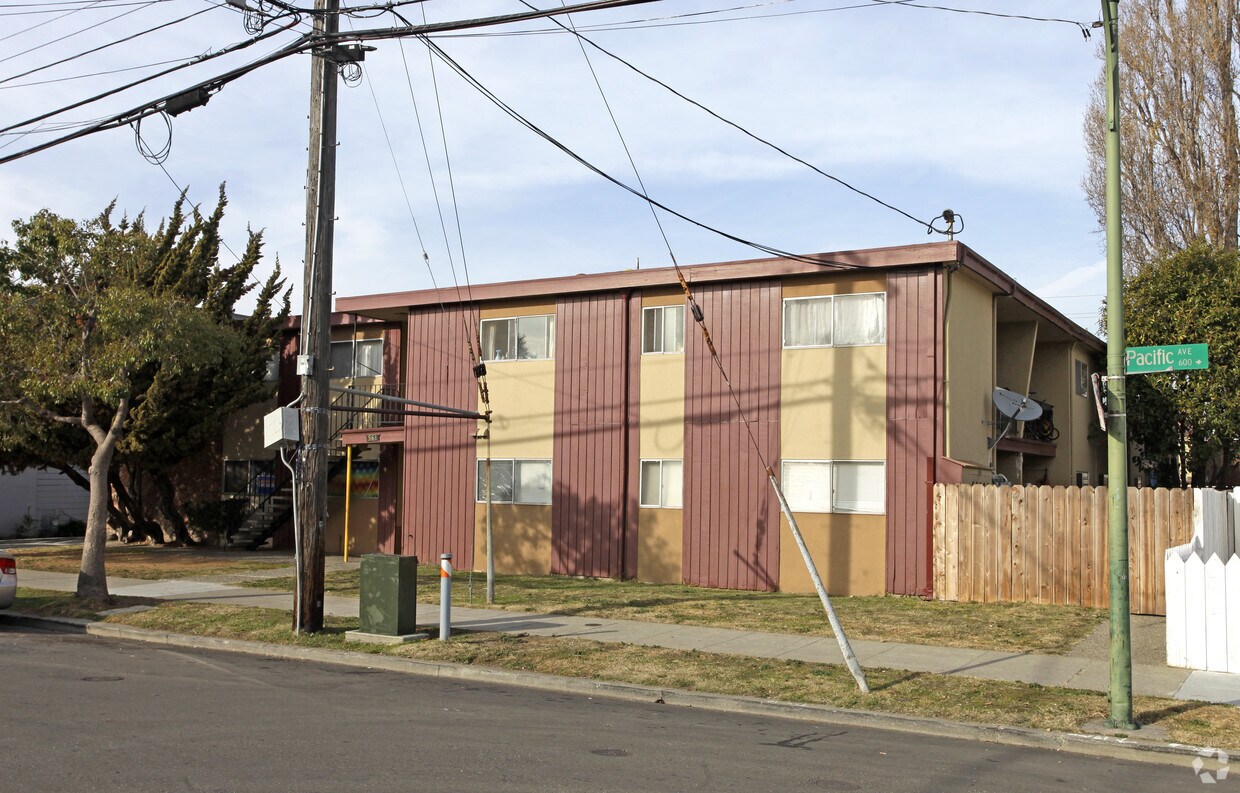 Primary Photo - 561 Pacific Ave