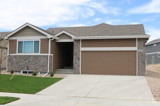 Building Photo - 533 El Diente Ave