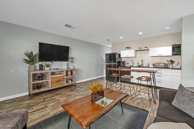 Building Photo - 312 Bream Ave