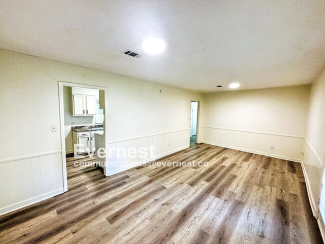 Building Photo - Charming 3-Bedroom Home in Prime Location ...