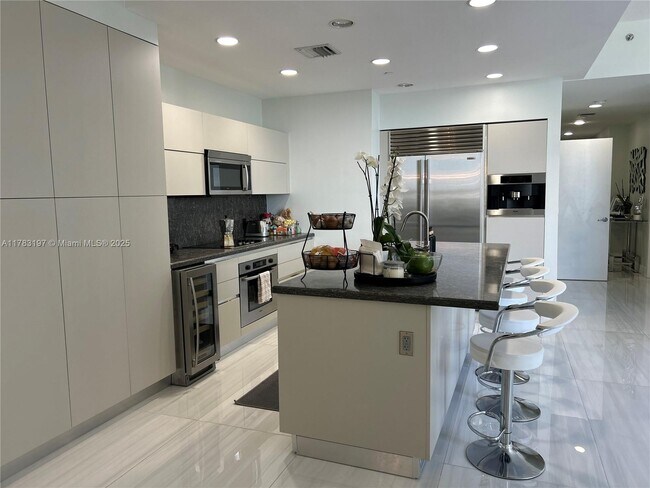 Foto del edificio - 1050 Brickell Ave