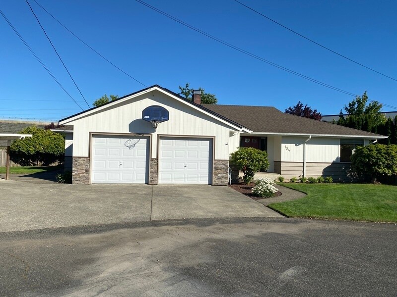 124 Rainier St, Puyallup, WA 98372 House Rental in Puyallup, WA