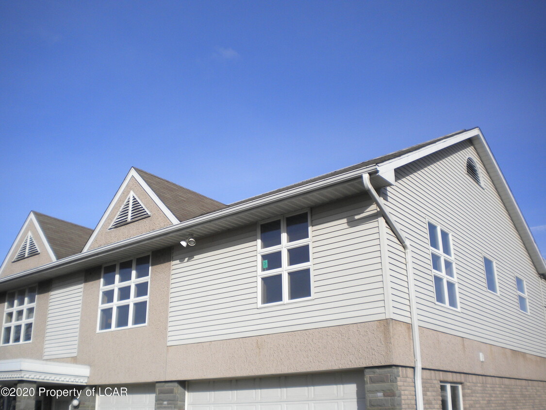 Primary Photo - 1 Rowhouse Ln
