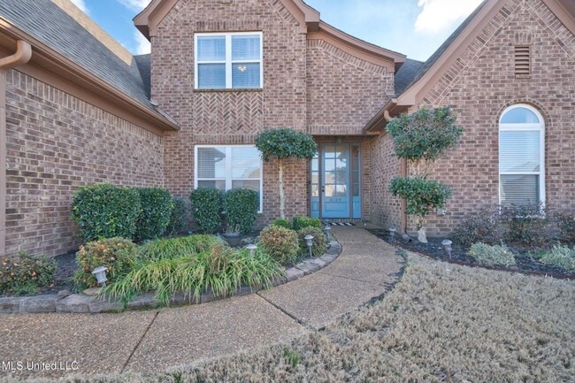 Building Photo - 5 BEDROOMS, great home located in Olive Br...