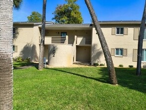 Building Photo - 102 Bob White Ct