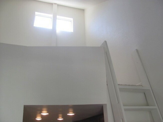 Foto del edificio - 2 BED WITH LOFT AT SOUTHWOOD CONDOS Sinshe...