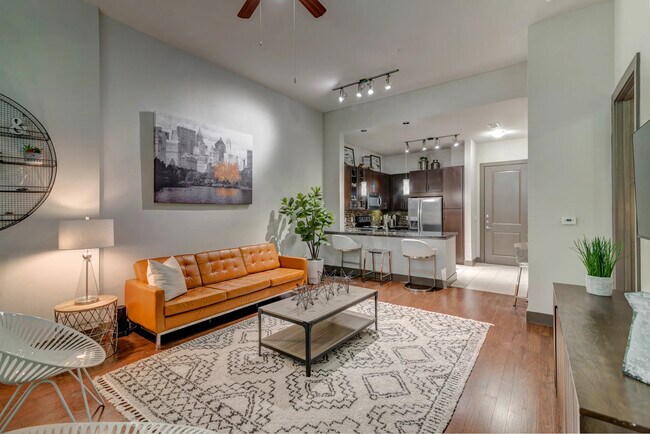Building Photo - 1 Month Free on a 2/2 in Central Houston!