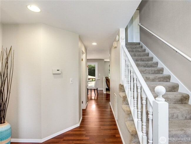 Building Photo - 3bd/2.5ba Woodinville House