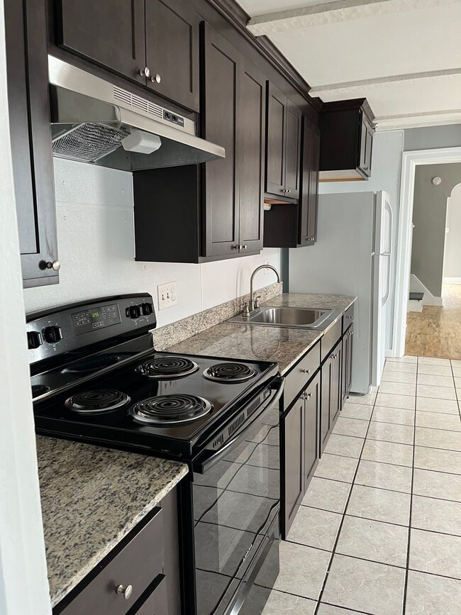 Building Photo - 14 Coral St