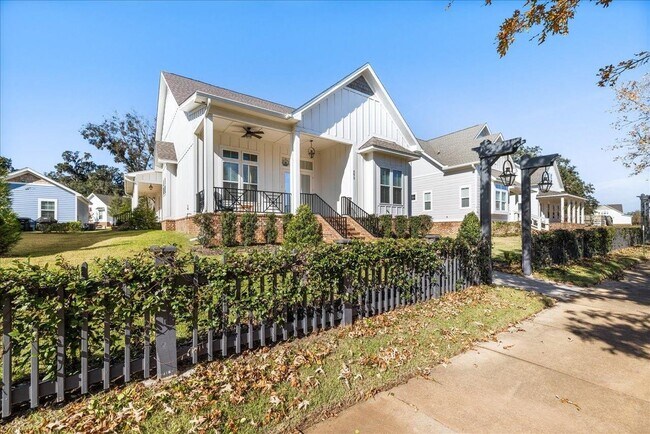 Foto del edificio - 4072 Biltmore Ave