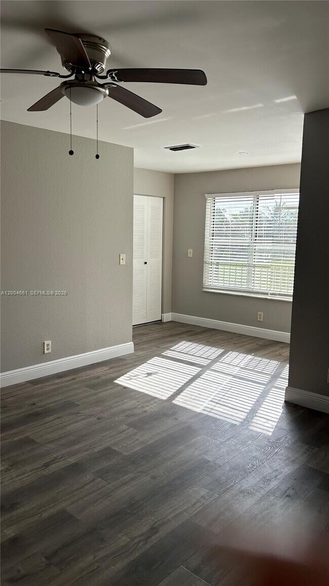 Foto del edificio - 3430 Pinewalk Dr N