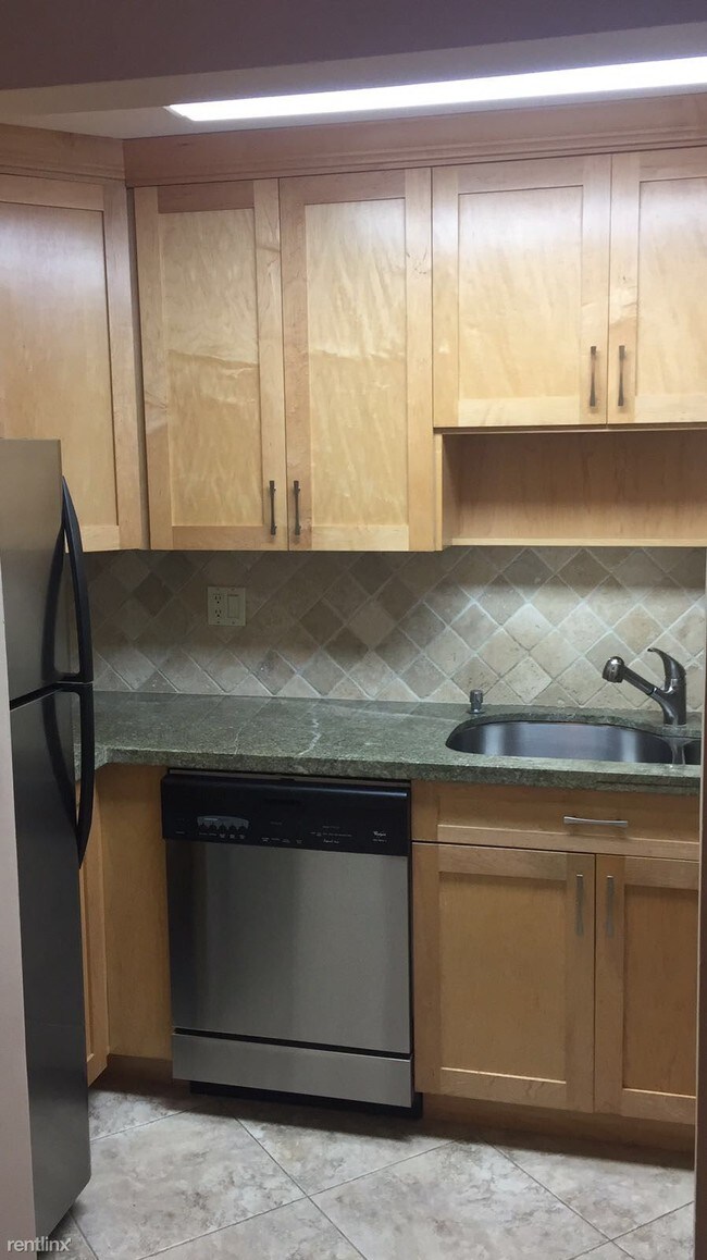 Building Photo - 1 br, 1 bath  - 1100 Crystal Lake Dr Apt 216