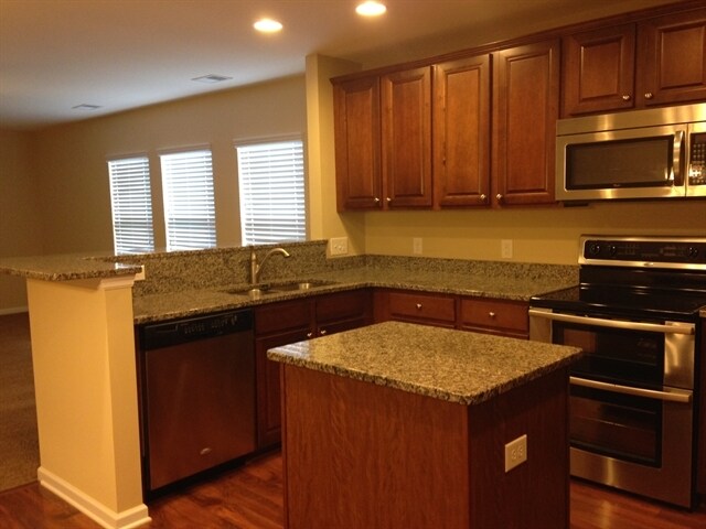 Building Photo - 441 Lions Den Drive