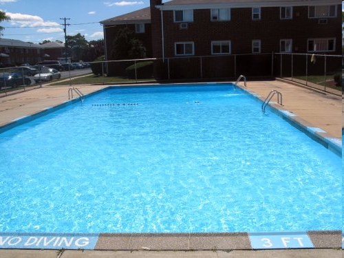 Piscina - Crossroads Manor Apartments