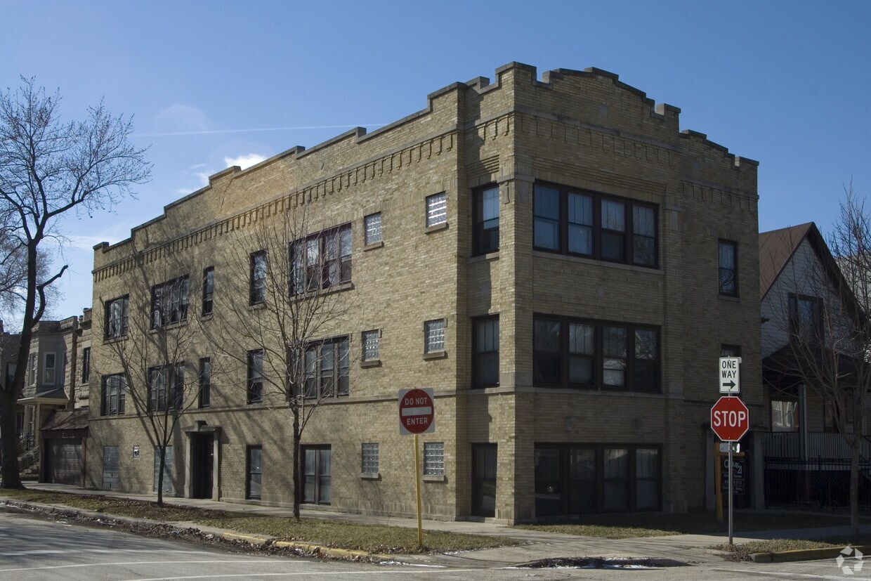 Building Photo - 3501 W WRIGHTWOOD