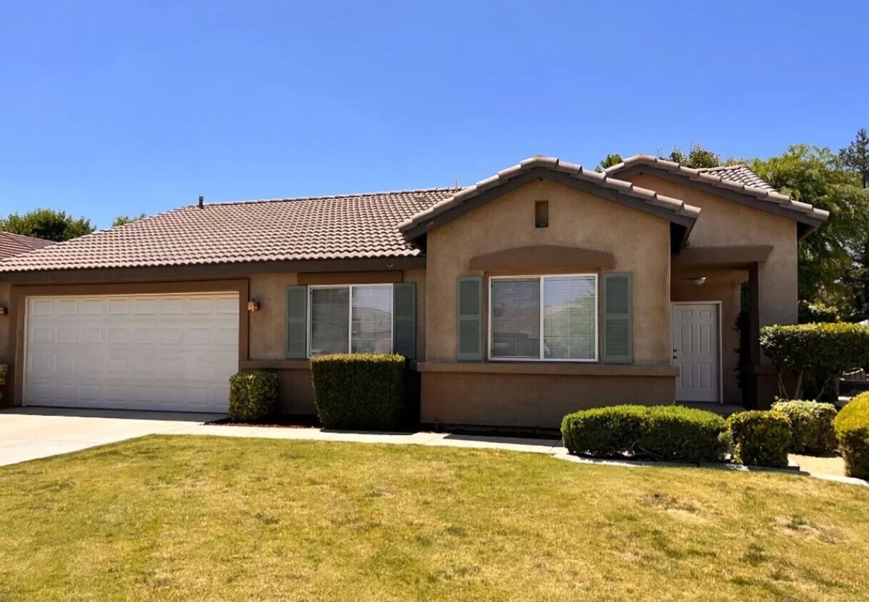 10711 Pinebrook Falls Dr, Bakersfield, CA 93312 House Rental in