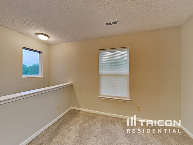 Building Photo - 5977 Porchester Pl