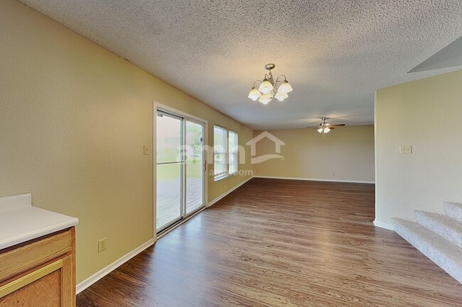 Building Photo - 14470 Forsythia Ln