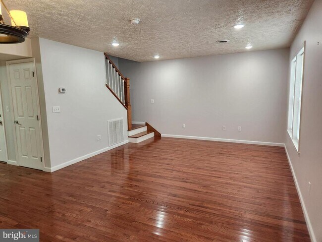 Foto del edificio - 28 Holler Rd