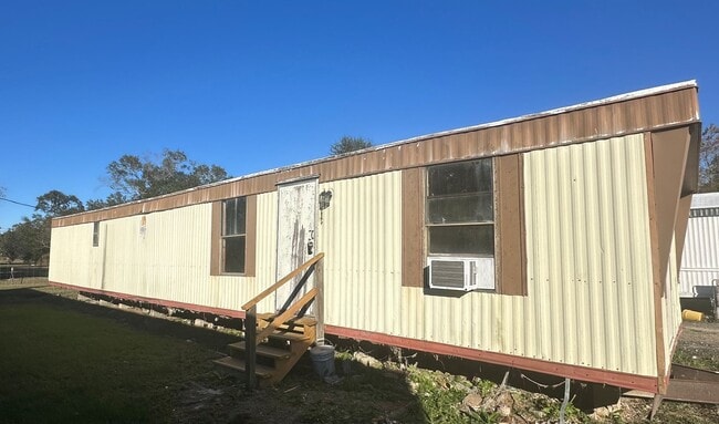 Building Photo - 450 Harmon Ln