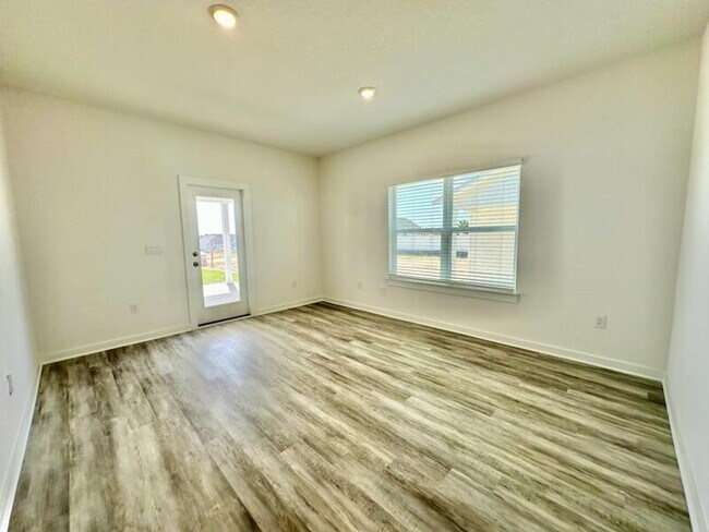 Foto del edificio - 494 Arrowwood Blvd