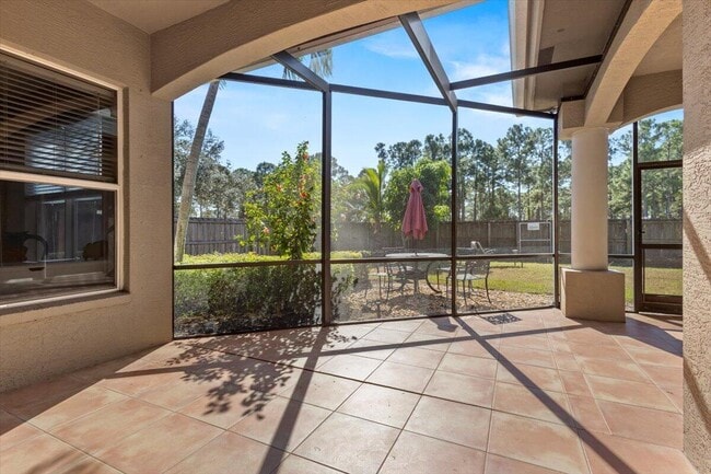 Foto del edificio - 5829 NW Zenith Dr