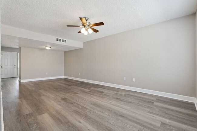 Foto del edificio - Beautifully Updated 2BR/1.5BA Altamonte Springs Townhome with Modern Finishes