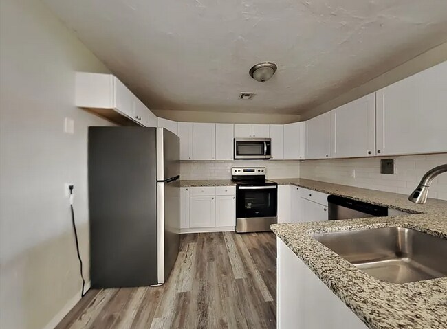 Foto del edificio - Charming 3-Bedroom Home for Rent in Midwes...