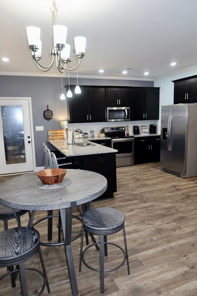 Building Photo - 15695 Landview Ln