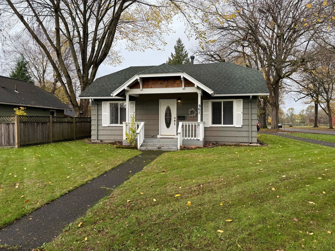 Primary Photo - Beautiful 3B/2Ba Ranch in Longview on Lake...