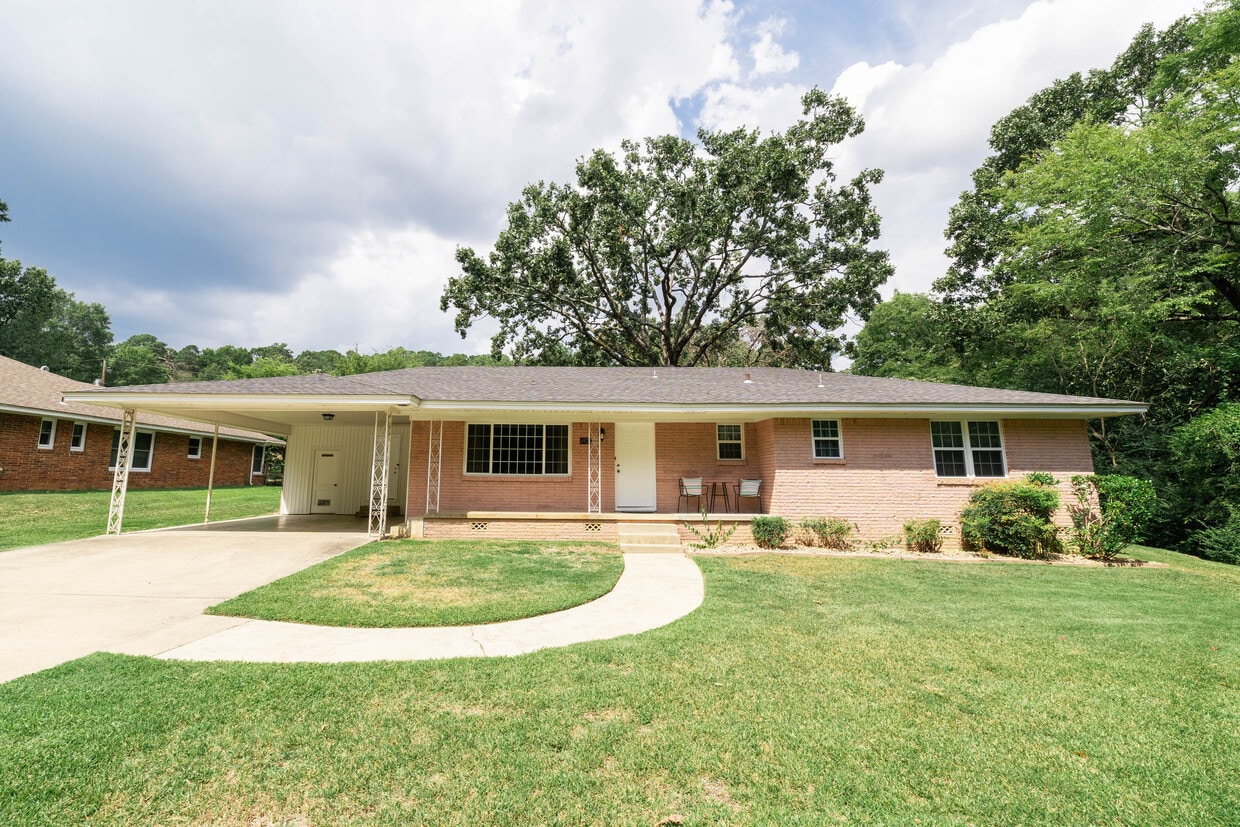 6924 W Markham St, Little Rock, AR 72205 House Rental in Little Rock