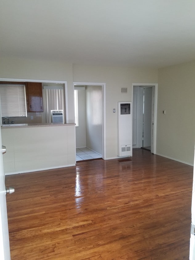 Building Photo - 13838 Burbank Blvd