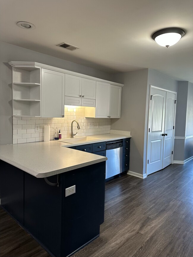 Building Photo - 2489 Ridgemont Dr