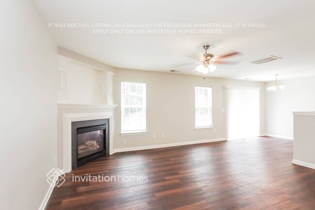 Foto del edificio - 8346 Wallace Glen Dr