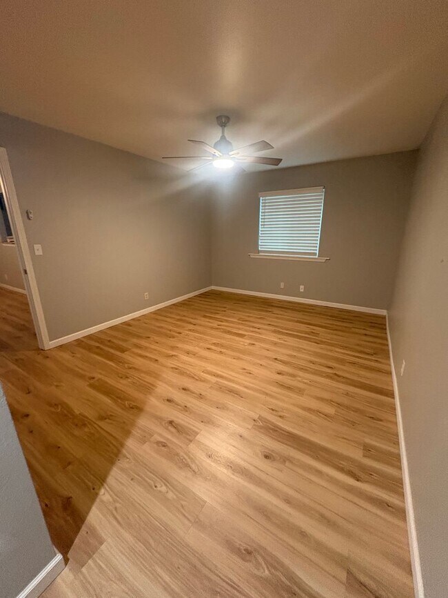 Foto del edificio - Fully renovated unit with all new everything